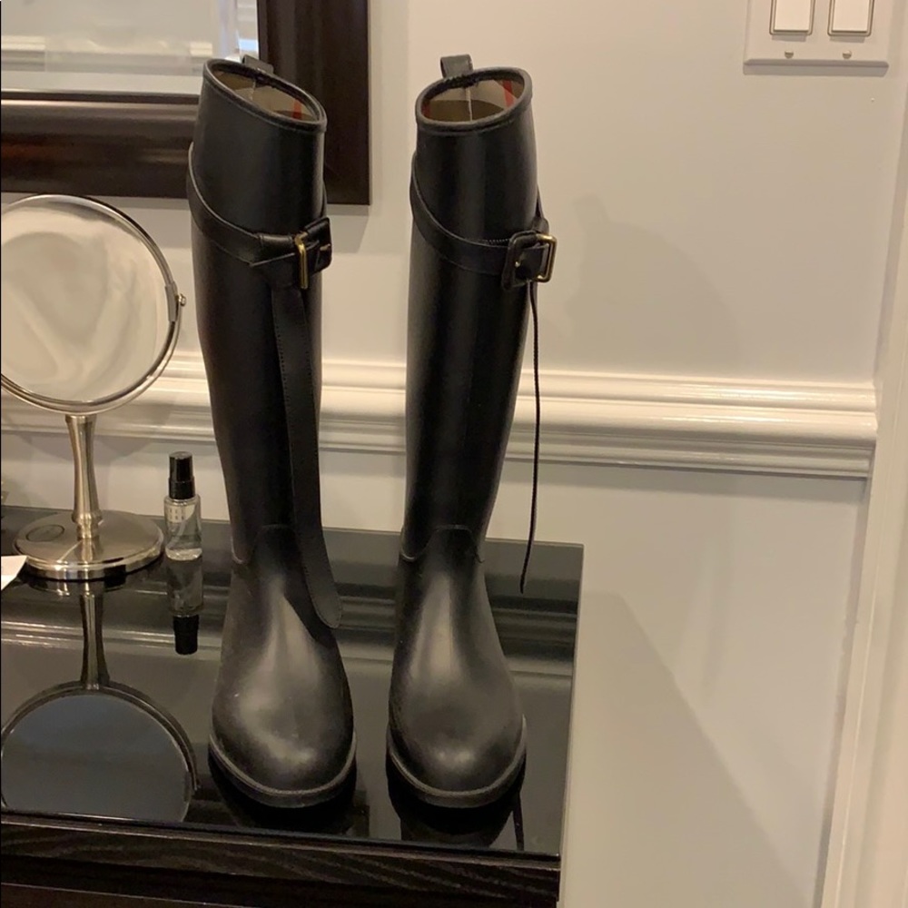 Burberry black rain riding boot